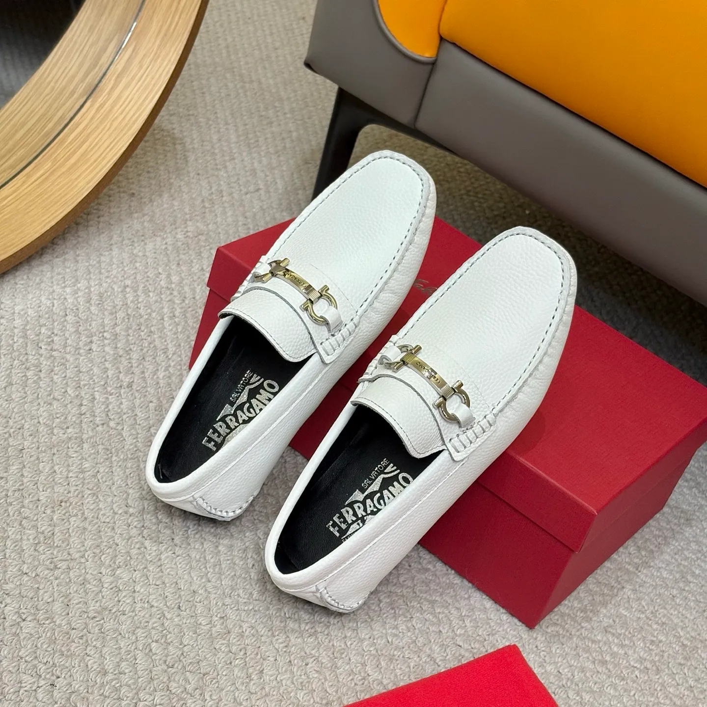 Men's men's shoes 💰420 (Yangli) Ferragamo 〰Ferragamo 2⃣️0⃣️2⃣️5️⃣ New series 👊🏻 Upper 🇮🇹 Italian imported calfskin, original outsole molding. Water-dyed sheepskin lining. The identity of every successful man is set off, and the upper and lower shoes are elegant and stable🚶🏻🚶🏻The high-end custom counter original replica is an eternal classic🔍️Number of codes: 38-46 with counter packaging
